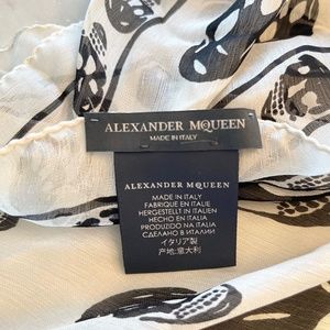 Women's Classic Silk Blend Skull Scarf in Ivory/black